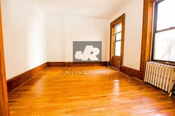 Rented by Jonis Realty | media 9