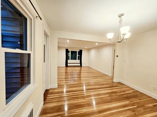 14 Louise Rd #12, Chestnut Hill, MA 02467