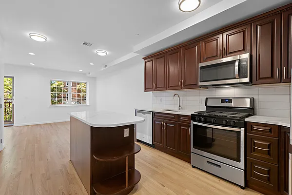 Rented by Thomas Lipovetsky, LREB | media 14