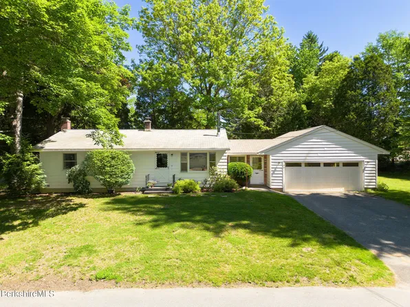8 Stillwell St, Great Barrington, MA 01230