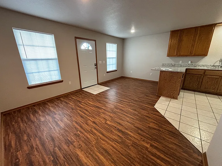 Park Plaza Apartments — Photo 17