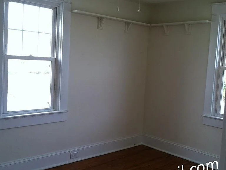 704 SE 2nd St — Photo 17