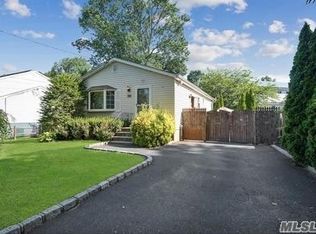 325 Birch Rd, Kings Park, NY 11754