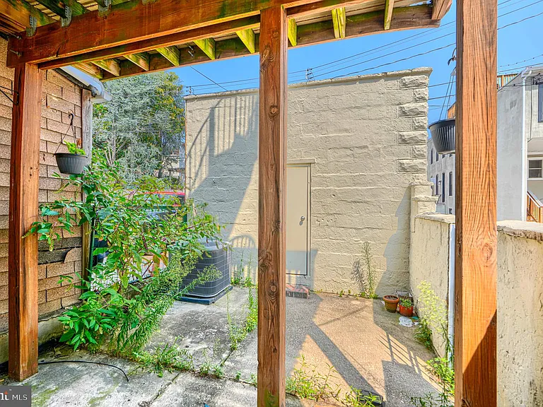 609 S East Ave — Photo 15