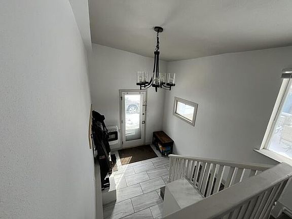5th image of 136 N Jefferson STREET