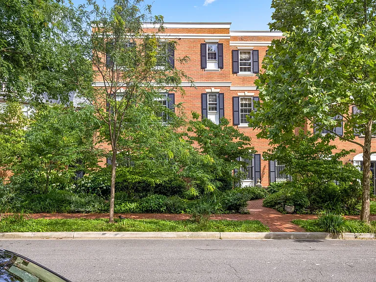 3909 Watson Pl NW — Photo 48
