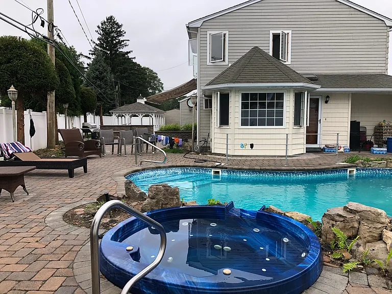 39 Arcadia Dr — Photo 2