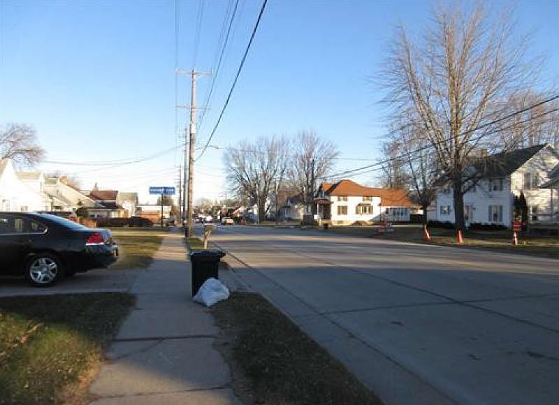 2nd image of 1701 Mount Pleasant St