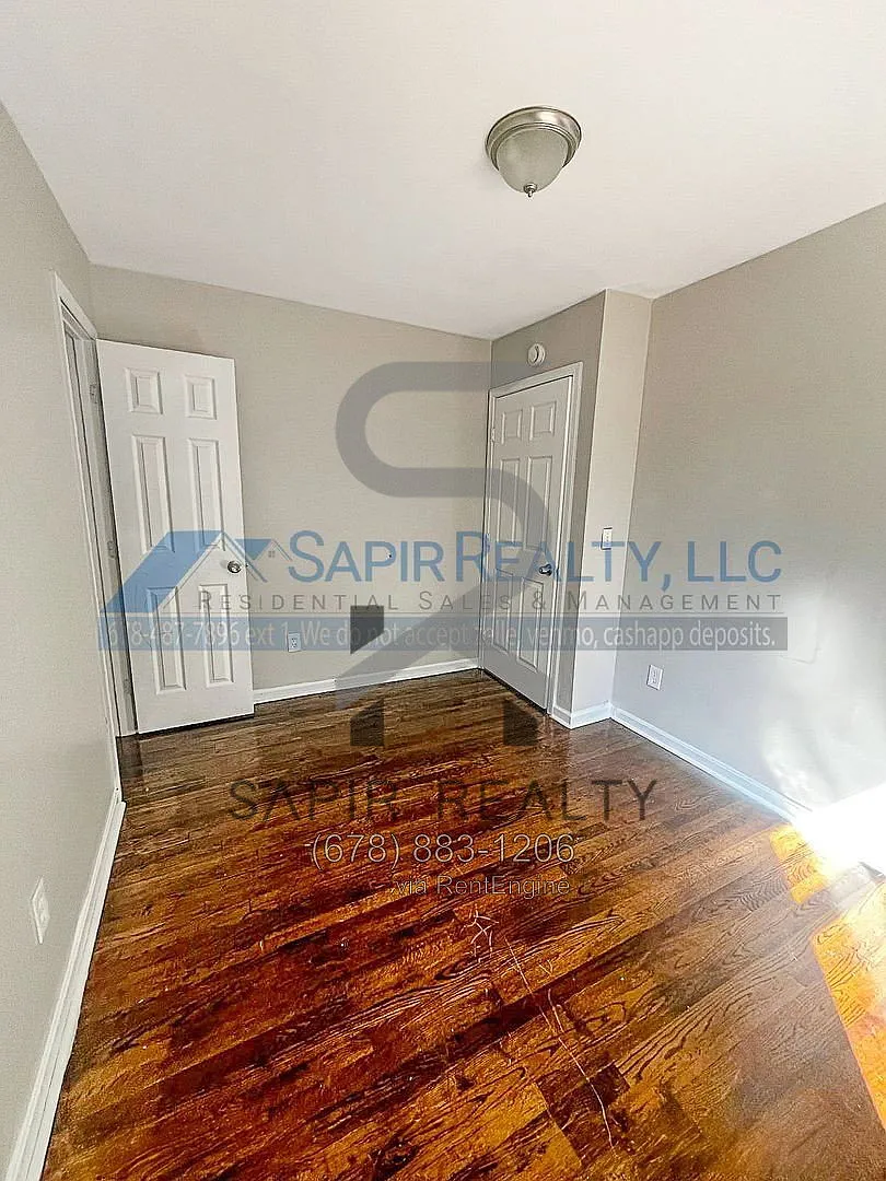 3 bed, 1.0 bath, 1104 sqft, $1,700 — Photo 4