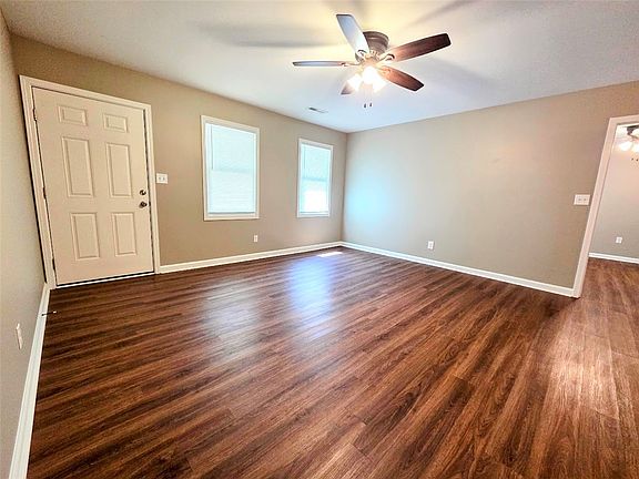 3rd image of 509 Elrod Rd