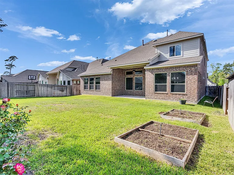 32212 Highwood Green Ln — Photo 40
