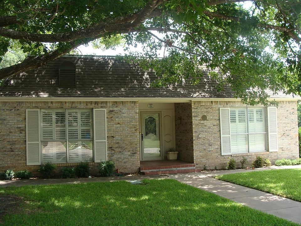 1st image of 301 N Avenue M