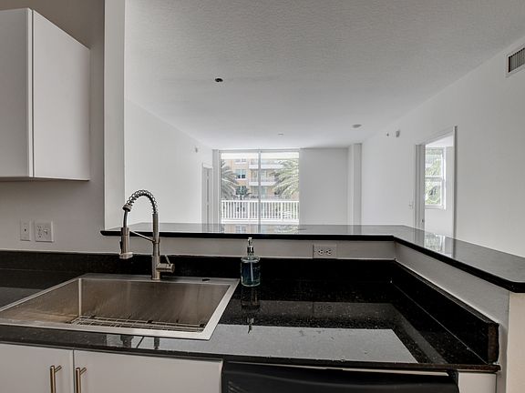 4th image of 700 E Boynton Beach Blvd Unit 403