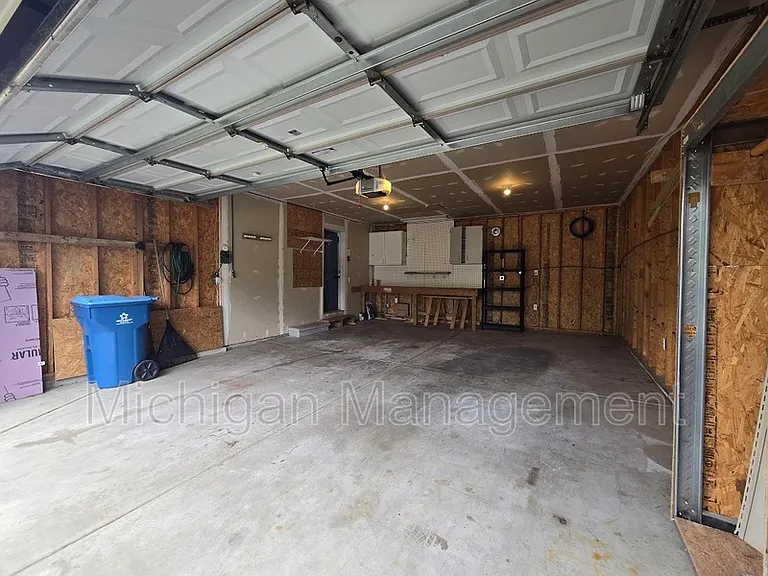 684 Glenlivet St — Photo 41