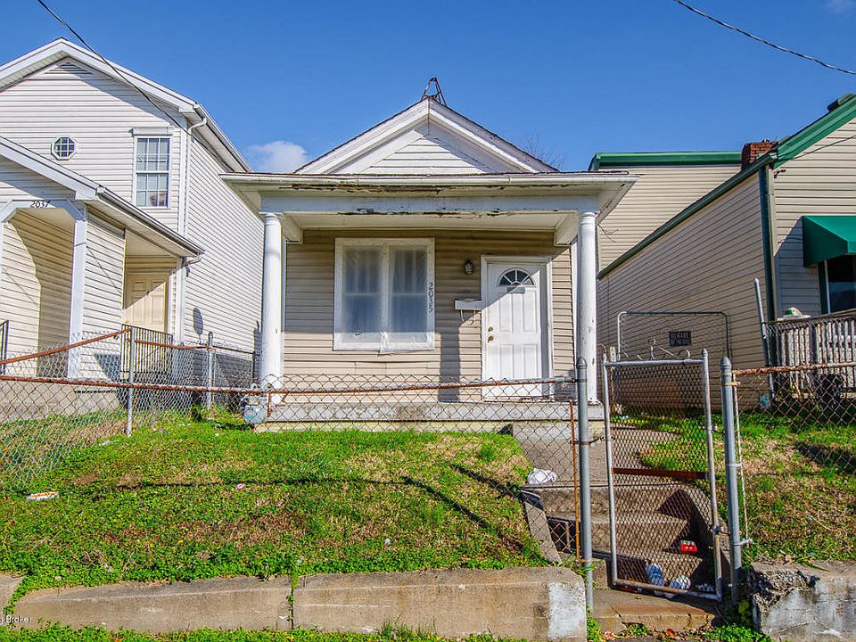 2nd image of 2035 Lytle St