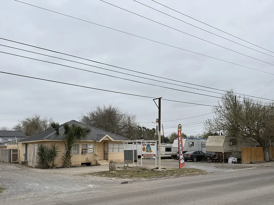 1420 N Closner Blvd