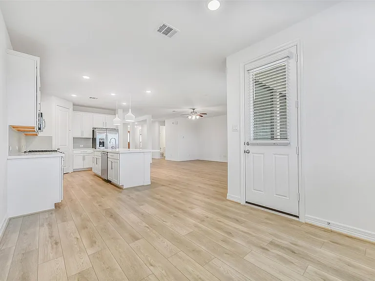 4116 Silver Falls Ln — Photo 11