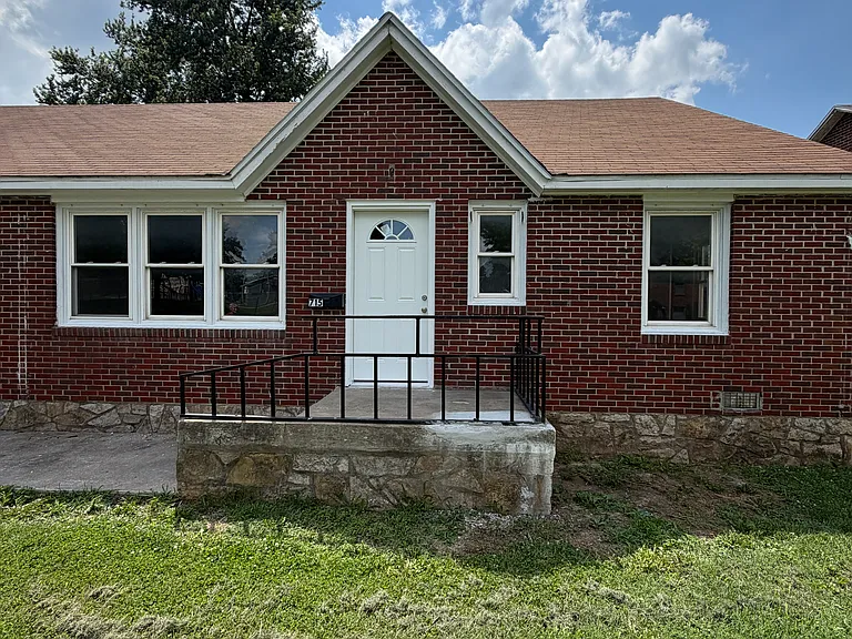 715 N Forest Ave — Photo 9