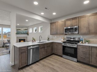 3528 NW 7th St, Redmond, OR 97756