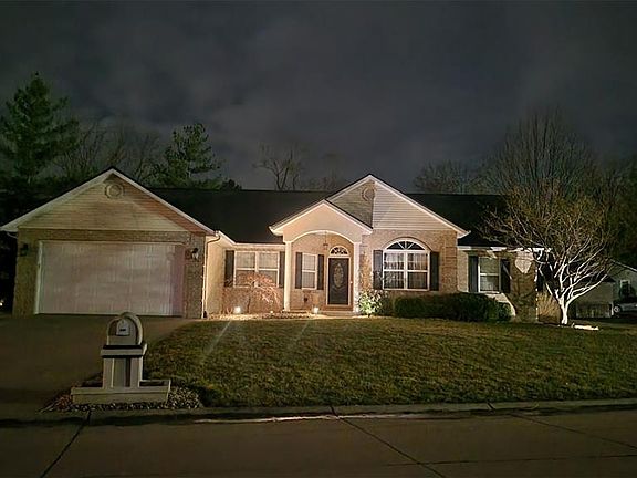 3rd image of 100 Woods Manor Dr