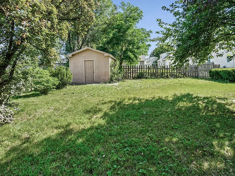 2451 Albany St — Photo 16