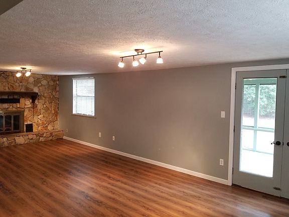 12x27 Den with Fireplace