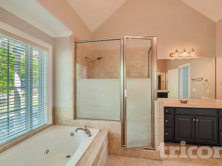 300 Fallstone Path — Photo 3