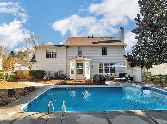 3rd image of 12116 Mountainside Ln