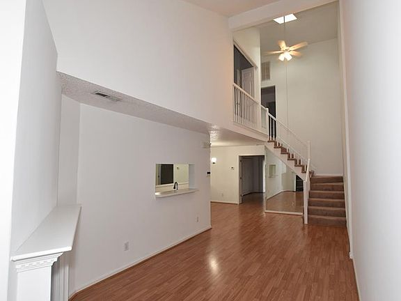 3rd image of 714 Aylesbury Dr