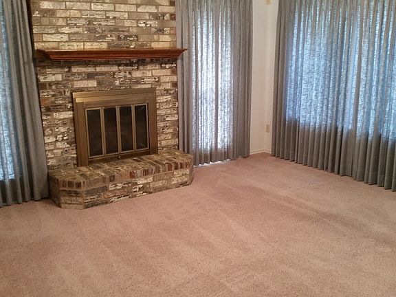 LR with gas log fireplace