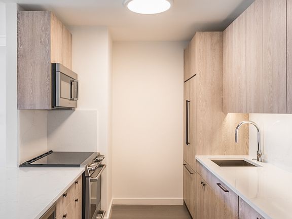 5th image of 220 E 72nd St APT 25B