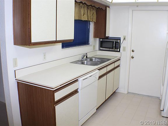 3rd image of 2243 Deerwood Dr