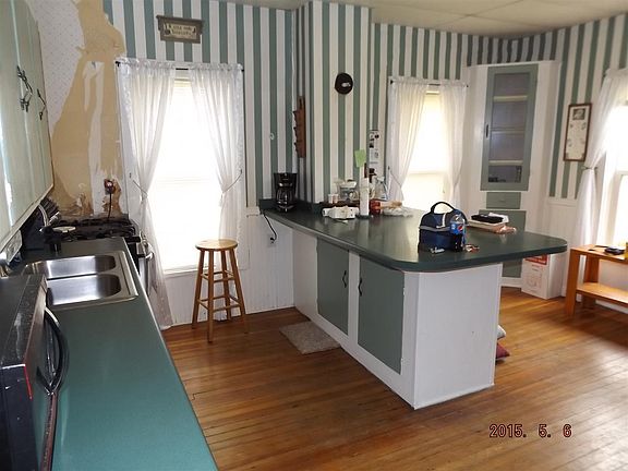 3rd image of 104 W North St