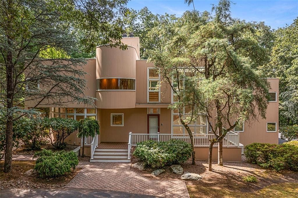 9 Oak Hill Dr, Lincoln, RI 02865 | Zillow