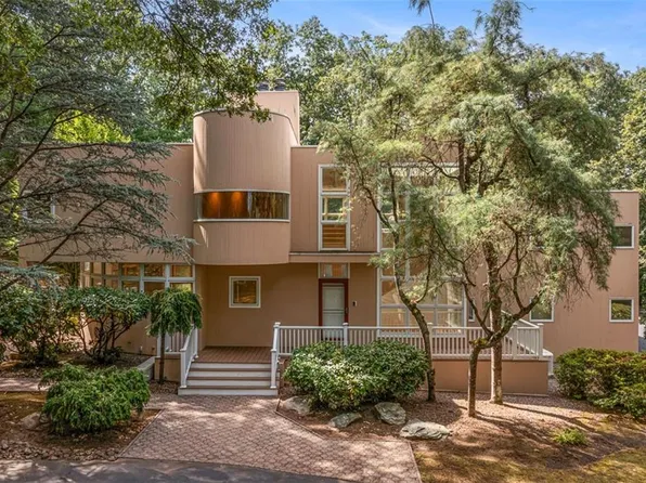 9 Oak Hill Dr, Lincoln, RI 02865