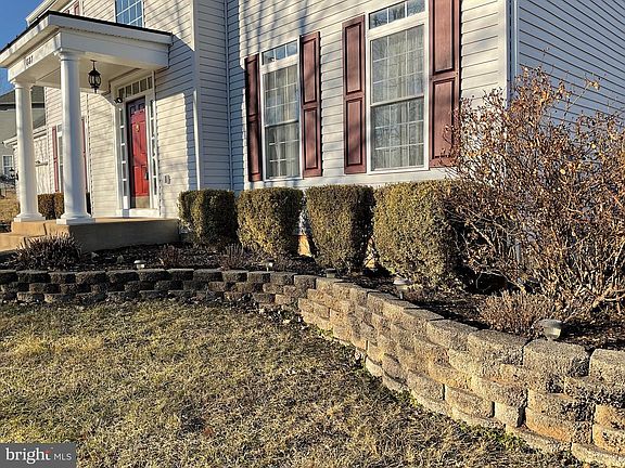 3rd image of 887 Fairwood Dr