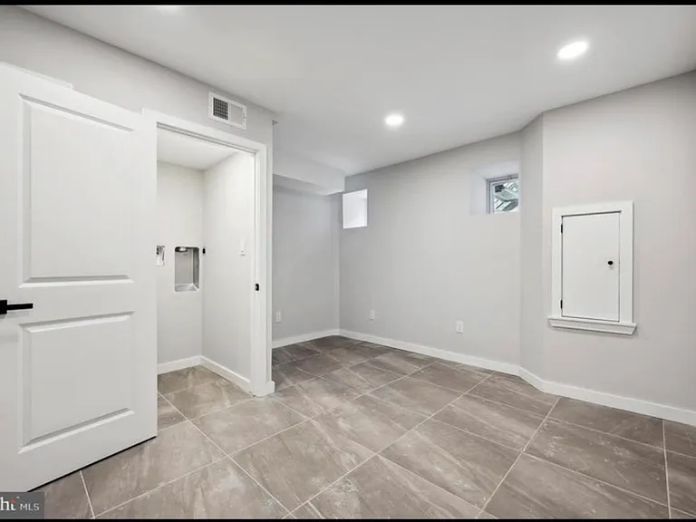 2046 N 3rd St #1 — Photo 1