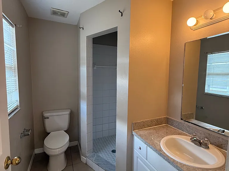 4411 N 37th St — Photo 3