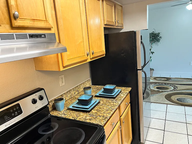 827 Lowell Blvd #16 — Photo 2