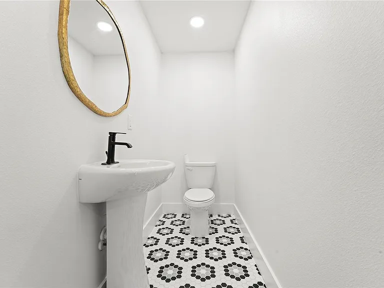 2403 W North B St #2 — Photo 11