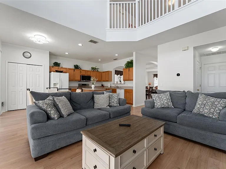 1031 Solana Cir — Photo 12
