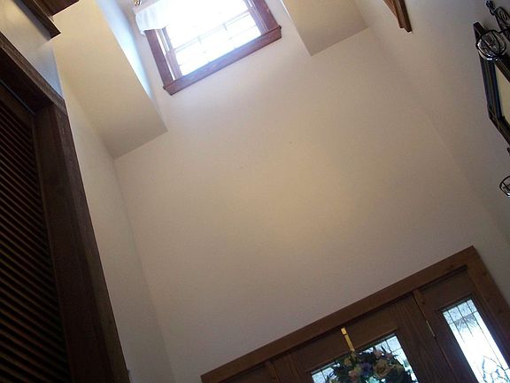 2-story Foyer w/loft 7x11