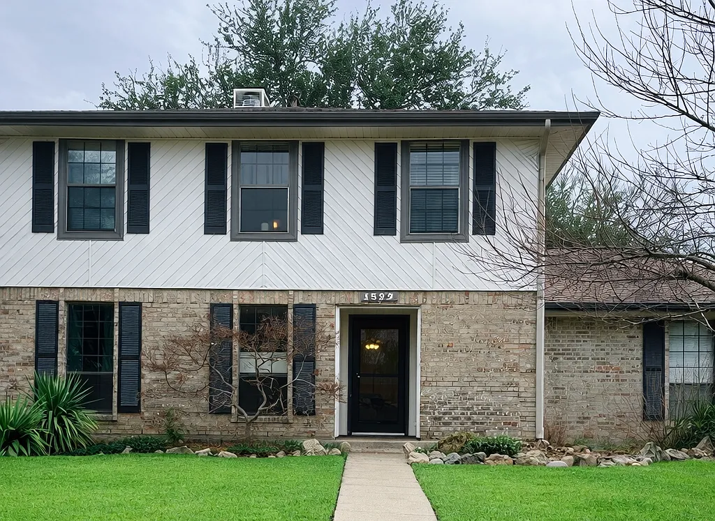 1822 Juniper Ln — Photo 1