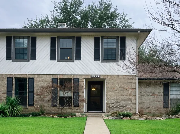 1822 Juniper Ln, Lewisville, TX 75077