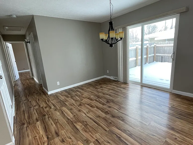 221 Bucyrus Ave — Photo 3