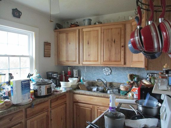 5th image of 431 Maple St