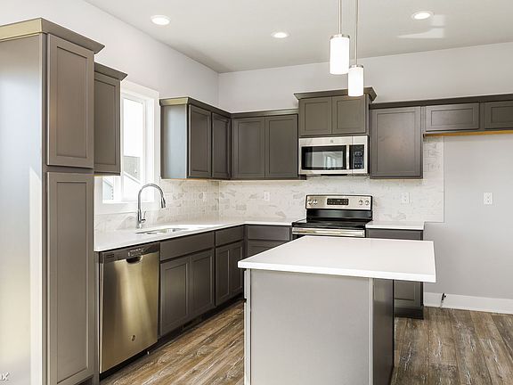 1904 NE Heritage Dr-4