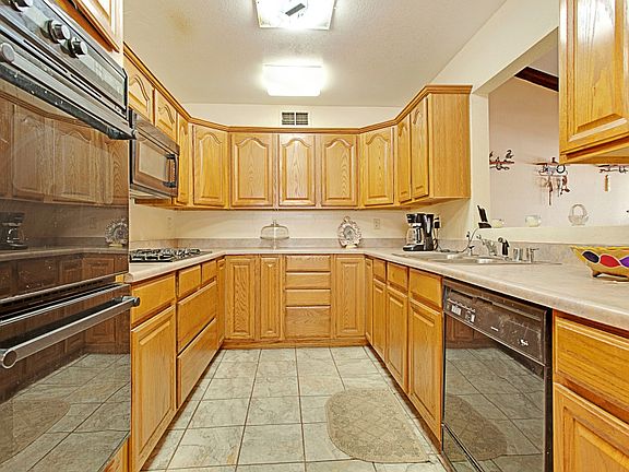 4th image of 13625 Glenoaks Blvd