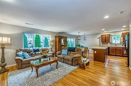 4 bed, 1670 sqft, $3,750 — Photo 4