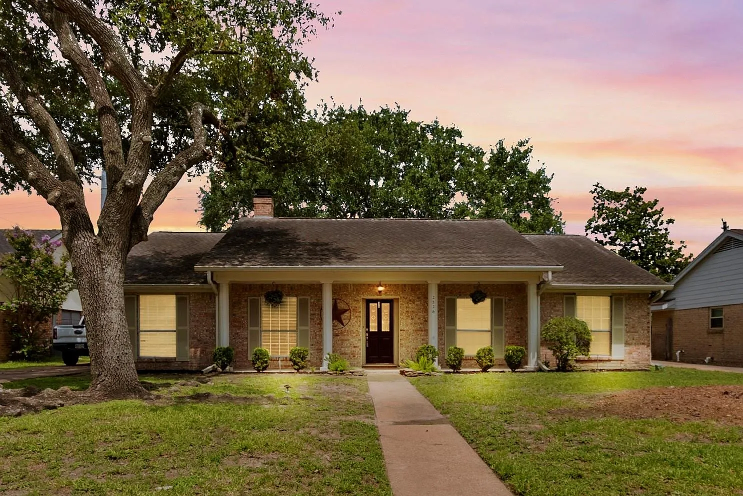 4 bed, 2.0 bath, 2059 sqft, $2,600 — Photo 1